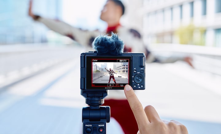 Image of a model taking a dancer while changing the colour temperature