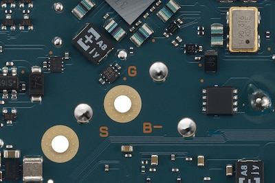 Circuit board featuring reflow solder containing gold